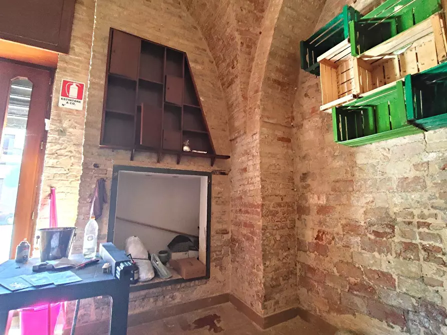 Immagine 9 di Negozio in affitto  in Via FILIPPO D'ALFONSO a San Severo