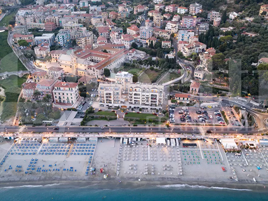 Immagine 14 di Appartamento in vendita  in Via Calvisio a Finale Ligure