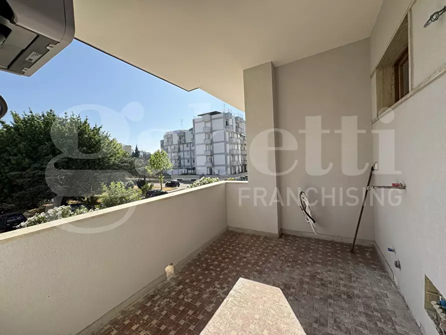 Immagine 13 di Appartamento in vendita  in Piazza Montale, 3 a Lecce