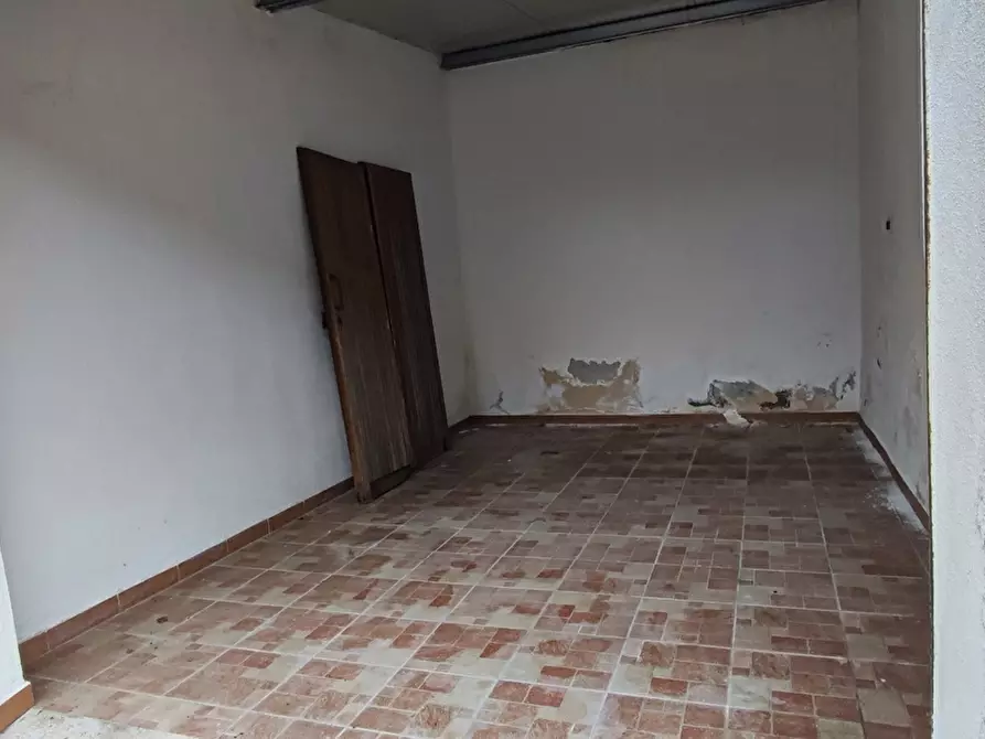 Immagine 2 di Box auto in vendita  in Via C. BATTISTI, 44 a Girifalco