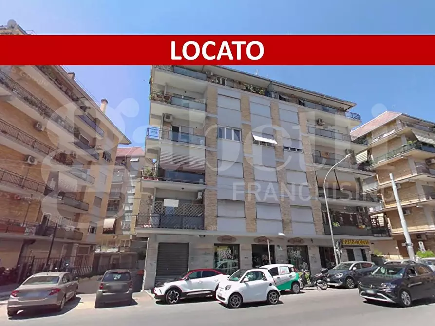 Immagine 1 di Negozio in affitto  in Piazza Monte Gennaro a Roma