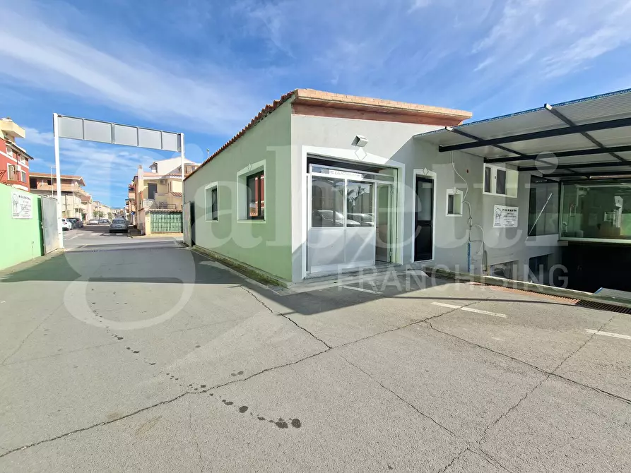 Immagine 7 di Negozio in affitto  in Via costutizione, snc a Sestu