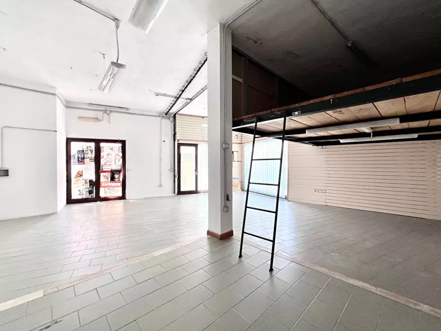 Immagine 5 di Negozio in vendita  in Via Cagliari, snc a Maracalagonis