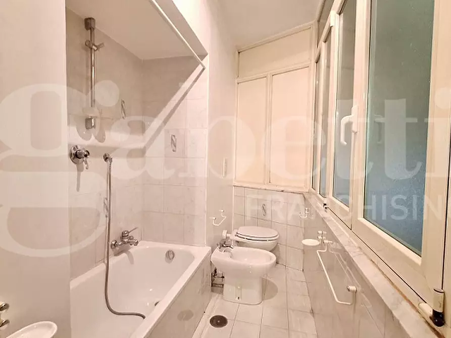 Immagine 10 di Appartamento in affitto  in Via Giovanni Paladino a Napoli