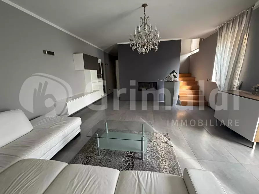 Immagine 1 di Casa indipendente in vendita  in Via UMBERTO I, 30 a Inverno E Monteleone