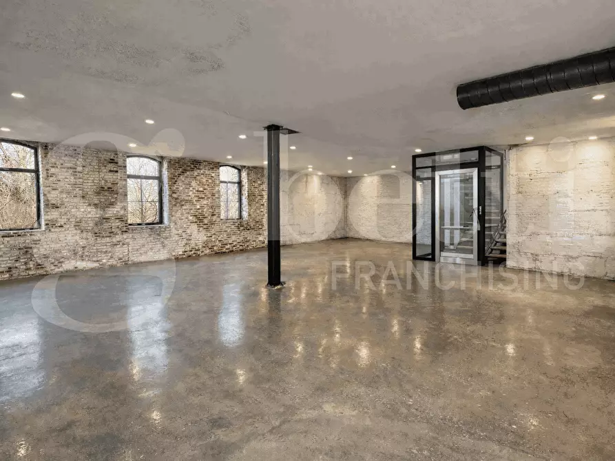 Immagine 19 di Loft/Open space in vendita  in Via Lago di Como, 10 a Vicenza