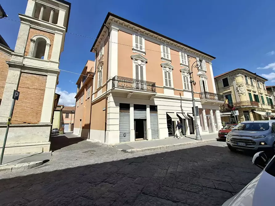 Immagine 2 di Negozio in vendita  in Corso Volsci, 151 a Sora