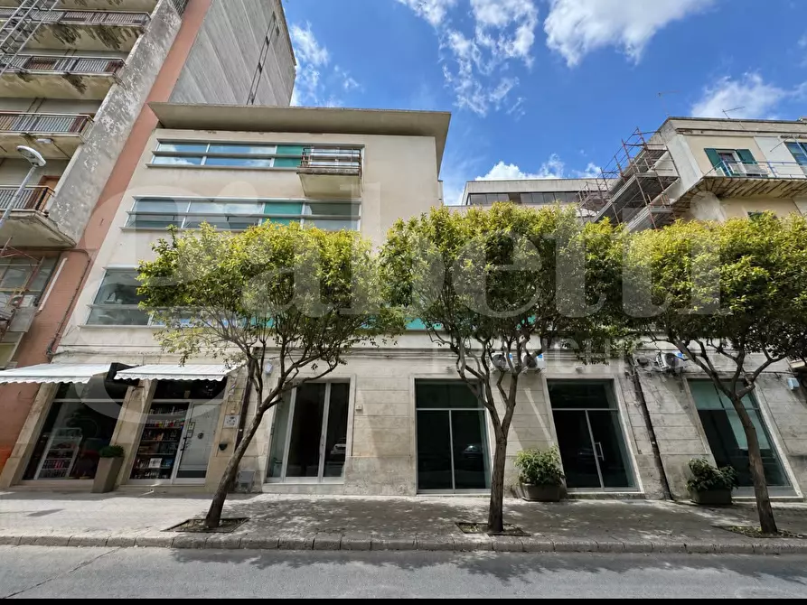 Immagine 1 di Ufficio in vendita  in Viale TENENTE LENA, 61-63-69 a Ragusa
