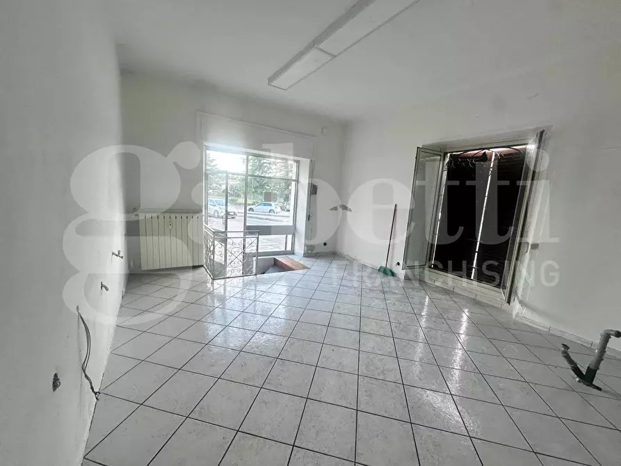 Immagine 7 di Negozio in vendita  in Via VOLTA, snc a Ponte Lambro