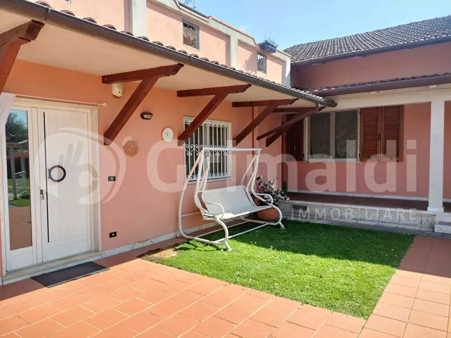 Immagine 3 di Villa in vendita  in Via ALTETA a Massa