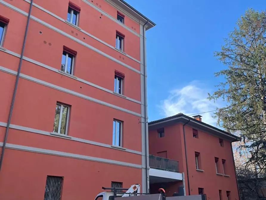Immagine 1 di Appartamento in vendita  in Via Castiglione, 91 a Bologna