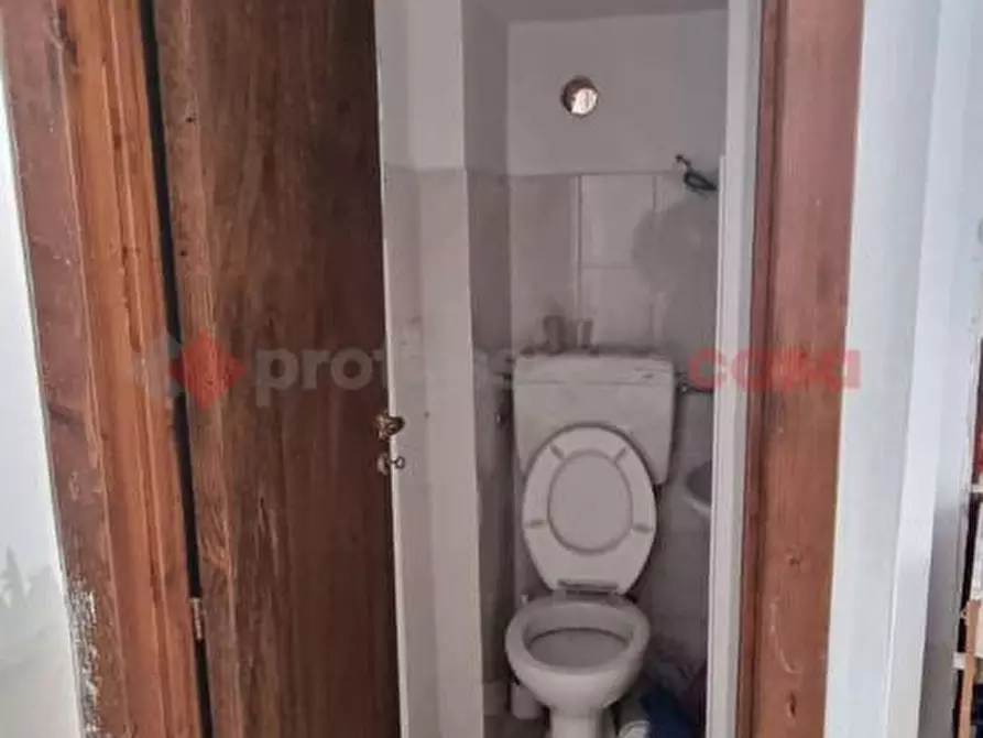 Immagine 11 di Negozio in vendita  in Via VITTI a Monopoli