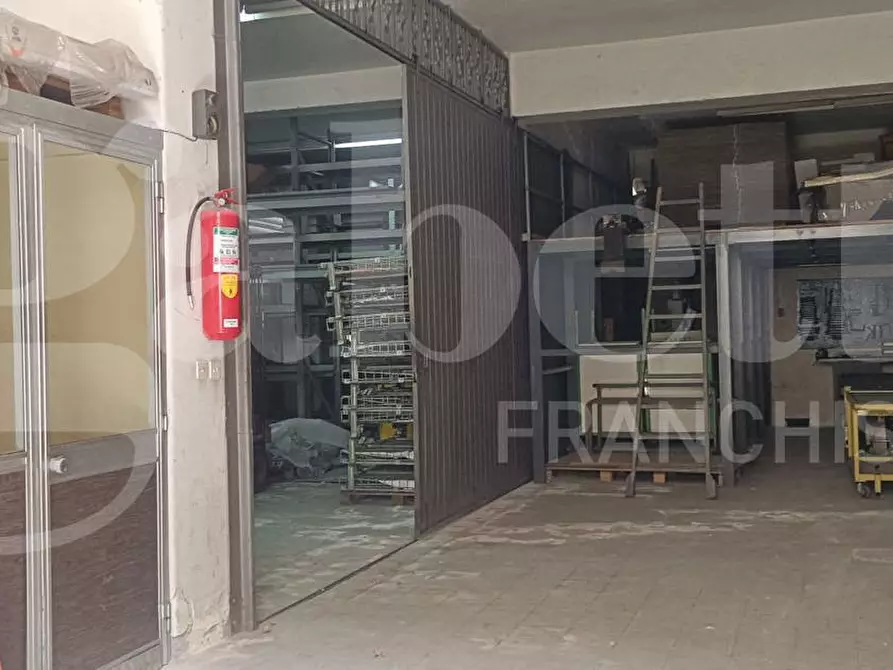 Immagine 13 di Magazzino in vendita  in Via Giacomo Leopardi, 21 a Gravina Di Catania