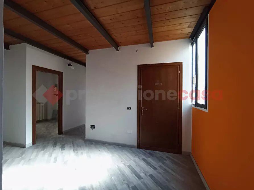 Immagine 1 di Negozio in affitto  in Via Flaminia a Spoleto