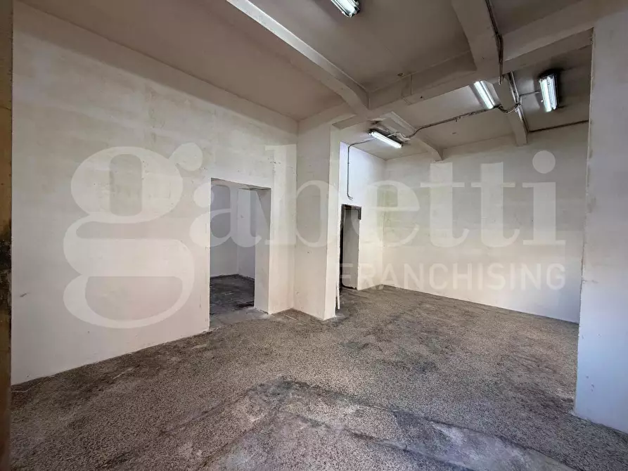 Immagine 20 di Negozio in vendita  in Via Caronda, 110 a Catania