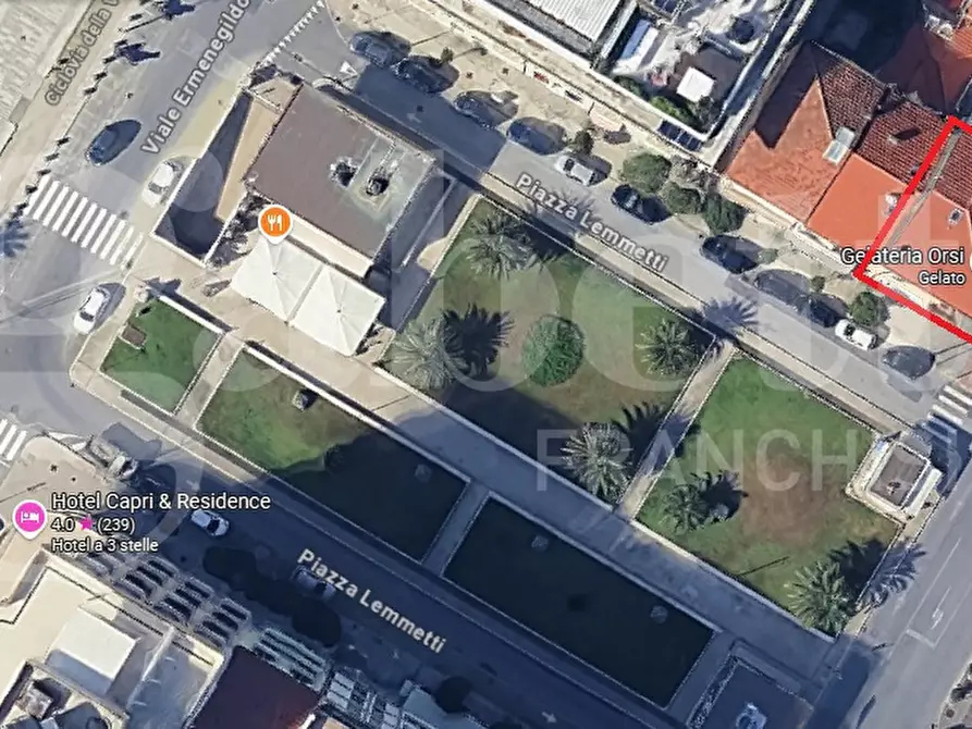 Immagine 3 di Palazzo in vendita  in Piazza Lemmetti a Camaiore