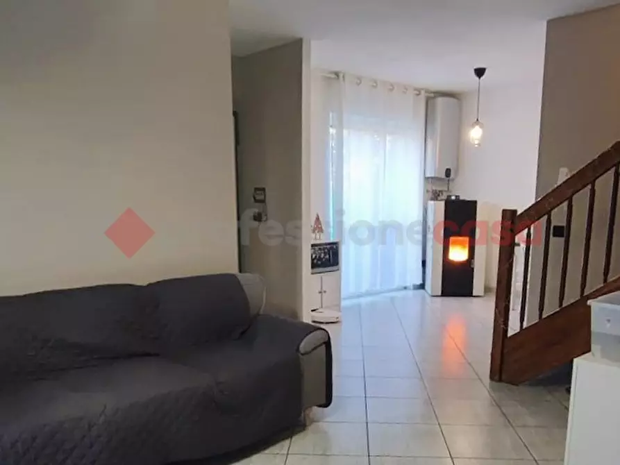 Immagine 3 di Villa in vendita  in Via SALVATOR ALLENDE, 25 a Locate Di Triulzi