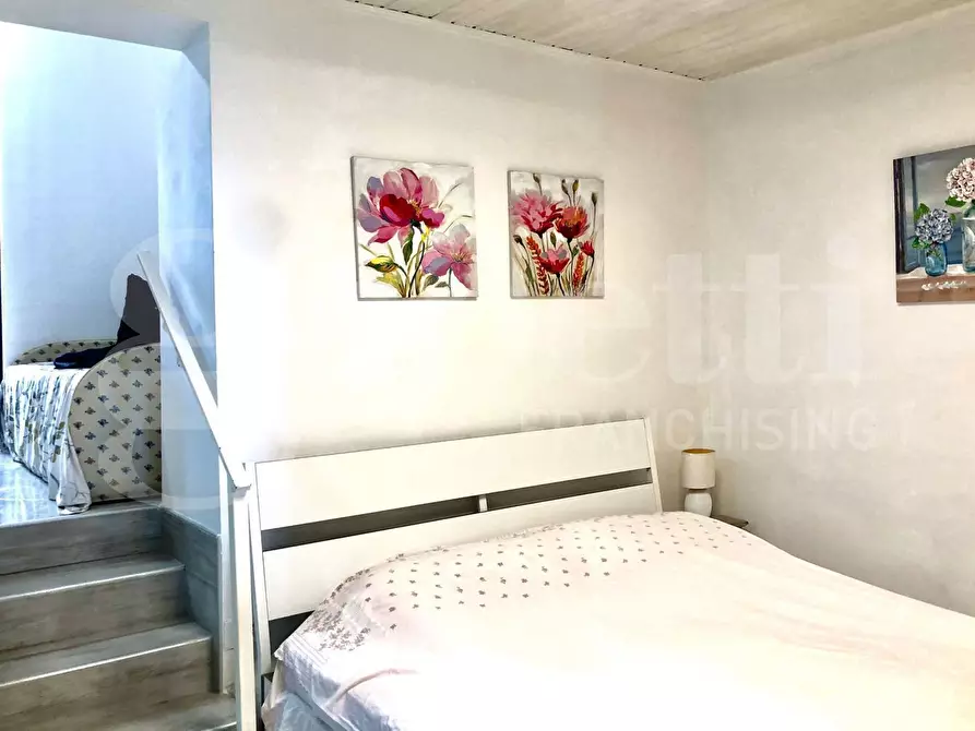 Immagine 5 di Palazzo in vendita  in Via Indipendenza, 352 a Gaeta