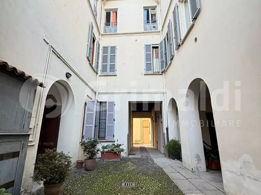 Immagine 5 di Appartamento in vendita  in Piazza PETRARCA, 28 a Pavia