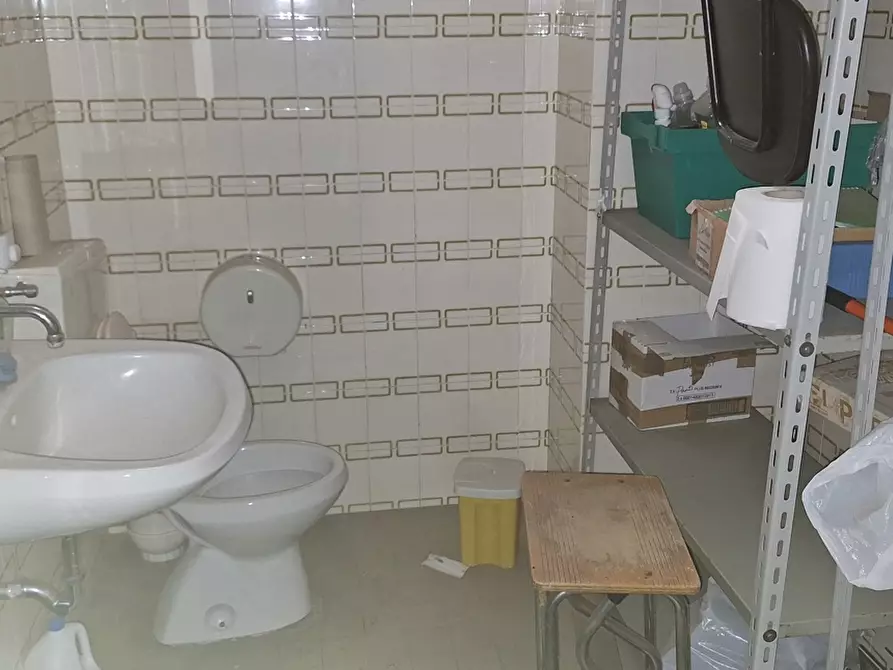 Immagine 5 di Negozio in affitto  in Via Centonze, 69 a Messina