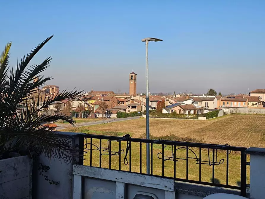 Immagine 11 di Appartamento in vendita  in Via UNGARETTI, 2 a Inverno E Monteleone