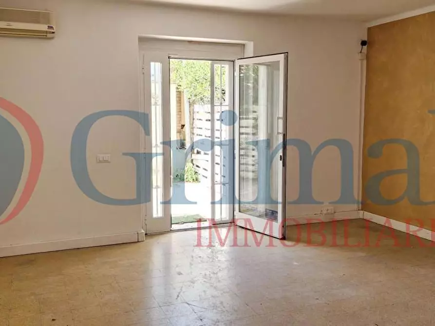 Immagine 5 di Appartamento in vendita  in Viale A. VESPUCCI, 12 a Massa