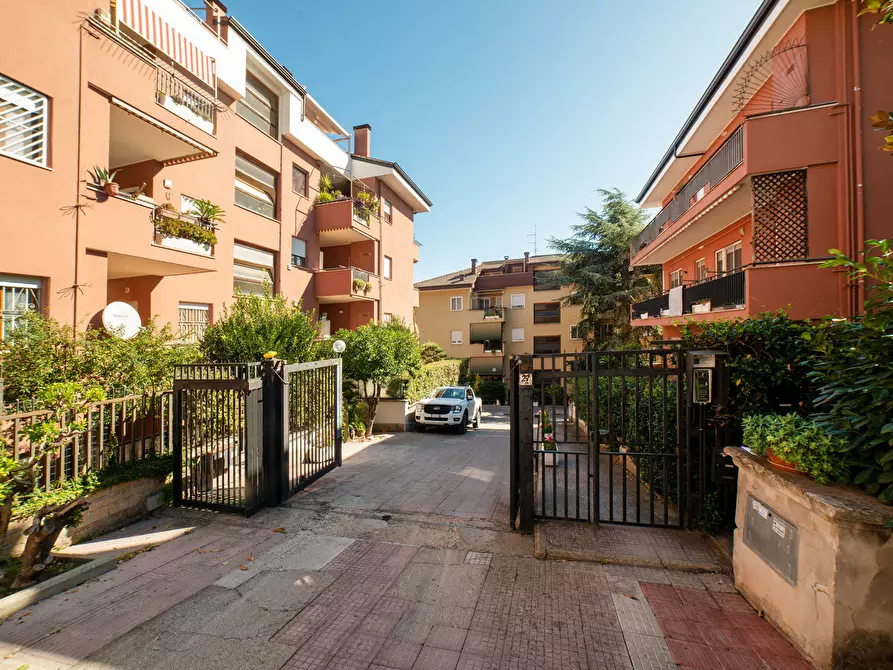 Immagine 2 di Appartamento in vendita  in Via Michelangelo Peroglio, 27 a Roma