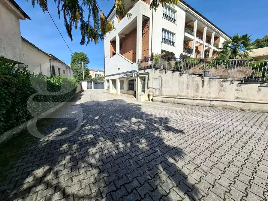 Immagine 1 di Negozio in affitto  in Via Zotone, 45 a Atina