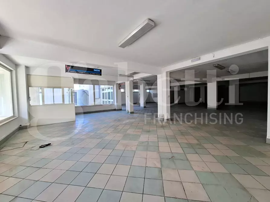 Immagine 9 di Negozio in affitto  in Via Zotone, 45 a Atina