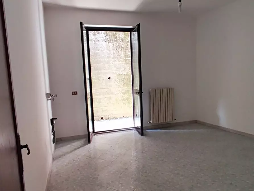 Immagine 11 di Appartamento in vendita  in Via BRACONI, 4 a Girifalco