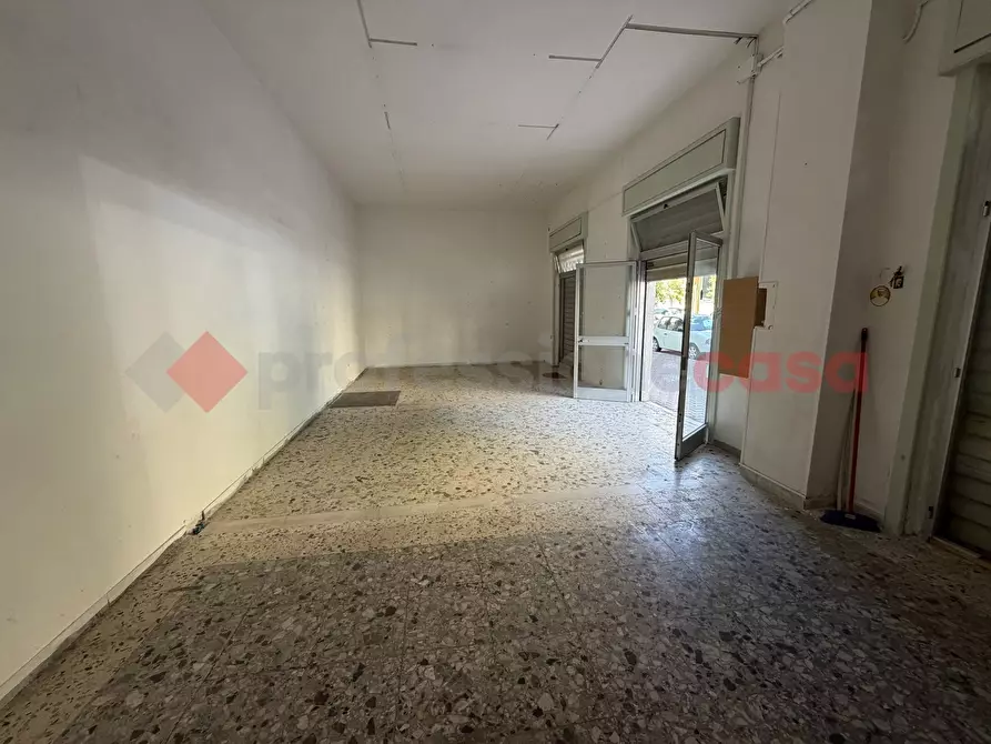 Immagine 11 di Negozio in affitto  in Via Pierantoni, snc a Santa Maria Capua Vetere