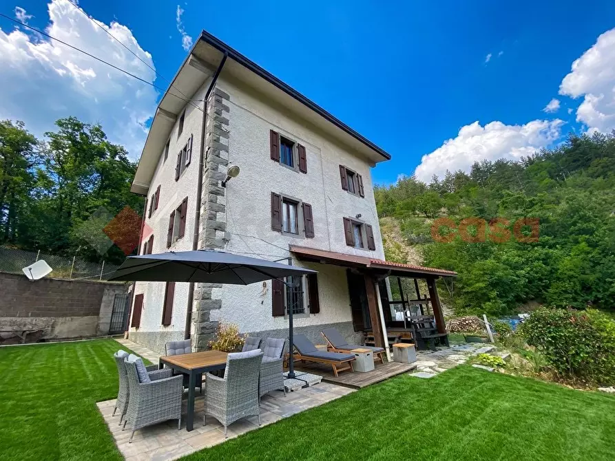 Immagine 1 di Villa in vendita  in Via del Monte Gazzano a Villa Minozzo