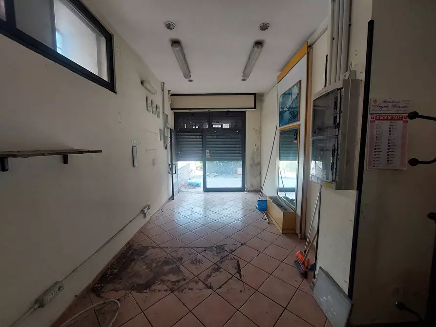 Immagine 7 di Negozio in vendita  in Via ANTONIO GENOVESI, 1 a Catanzaro