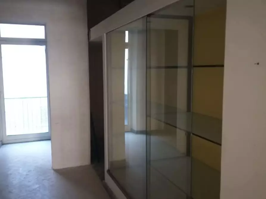 Immagine 12 di Negozio in vendita  in Viale S.Martino, 155 a Messina