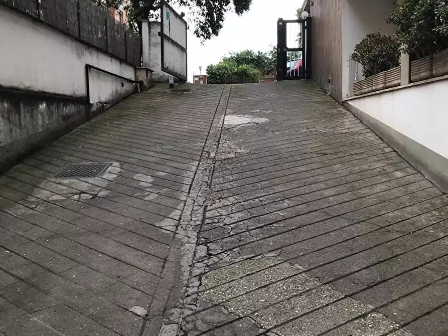 Immagine 2 di Box auto in vendita  in Via Silvestri, 240 a Roma