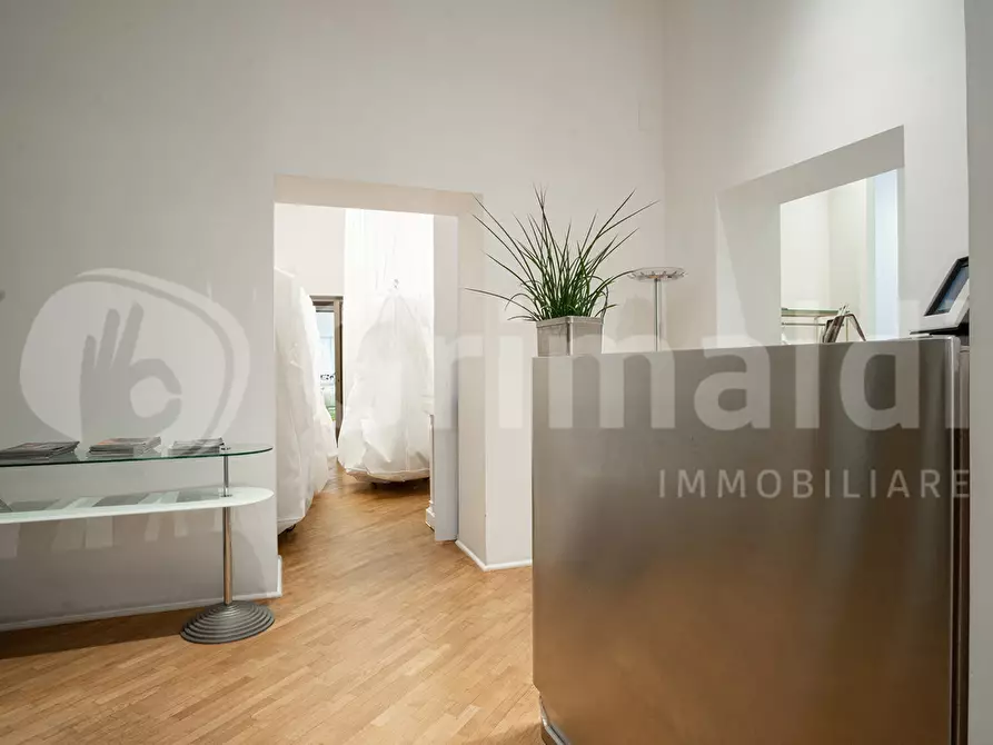 Immagine 10 di Negozio in vendita  in Piazza Annunziata, 12 a Marigliano