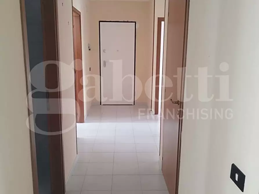 Immagine 2 di Appartamento in vendita  in Piazza SANDRO PERTINI, 11 a Taranto