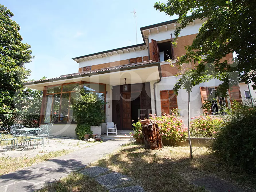 Immagine 5 di Villa in vendita  in Via Ca' Rossa, . a Venezia