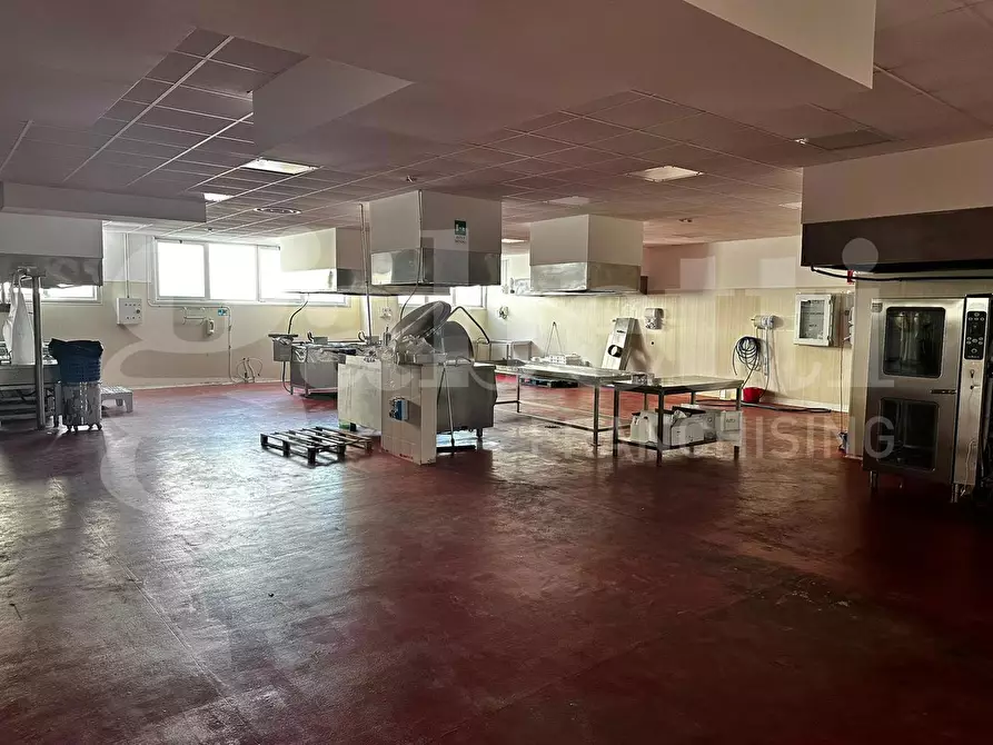 Immagine 18 di Capannone industriale in vendita  in Via Dei Calafati a Molfetta