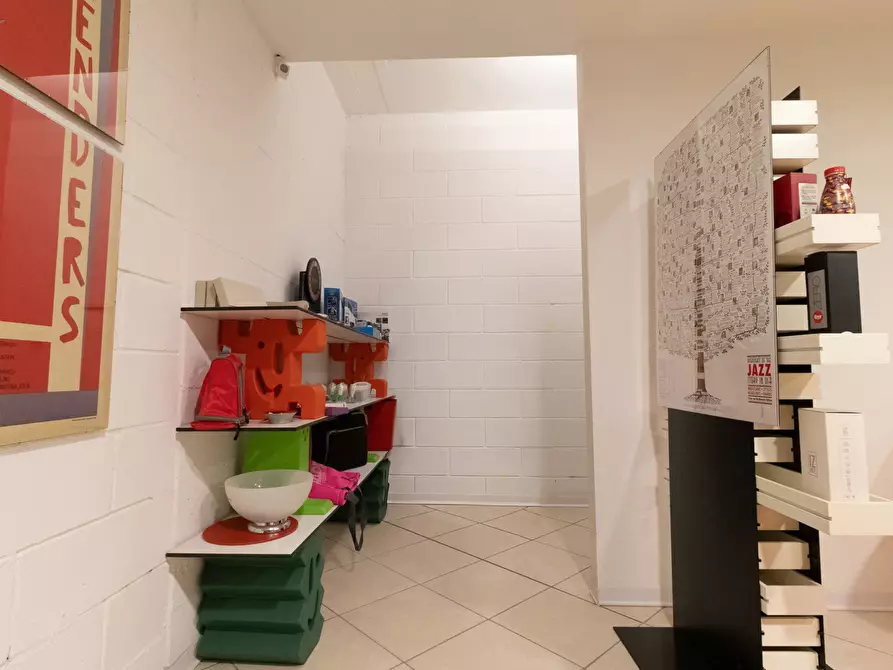 Immagine 7 di Negozio in vendita  in Via della Pietra, 10/A a Bologna