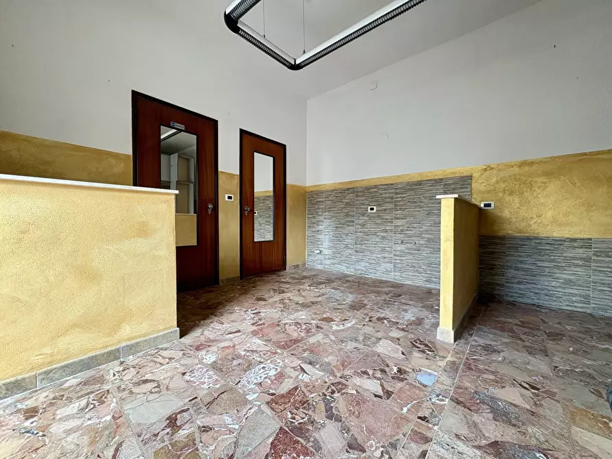 Immagine 2 di Negozio in vendita  in Via Spinola, 4 a Sassari