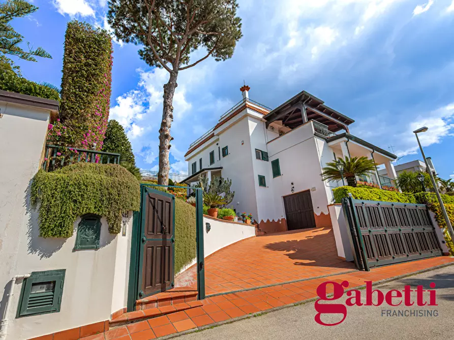 Immagine 1 di Villa in vendita  in Via Montenuovo Licola Patria, 138 a Pozzuoli