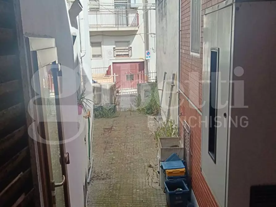 Immagine 10 di Appartamento in vendita  in Via TRENTO, 2 a Crispiano