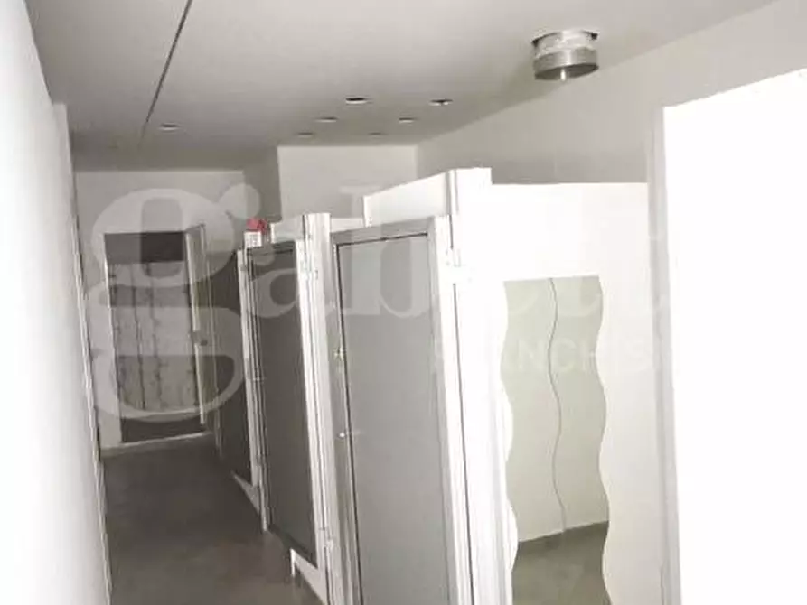 Immagine 9 di Negozio in affitto  in Via Virgilio, 3 a Sant'arpino