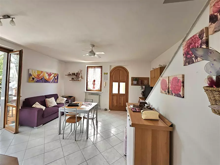 Immagine 5 di Villetta a schiera in vendita  in Via FIVIZZANO, 1 a Massa