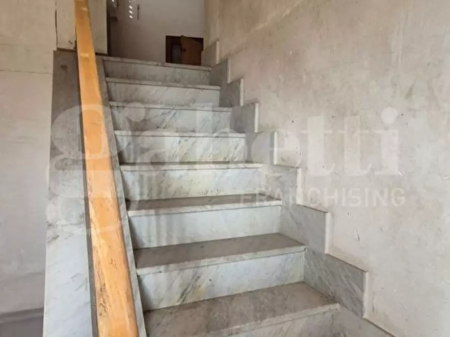 Immagine 24 di Palazzo in vendita  in Via L. Giordano, 38 a Boscotrecase