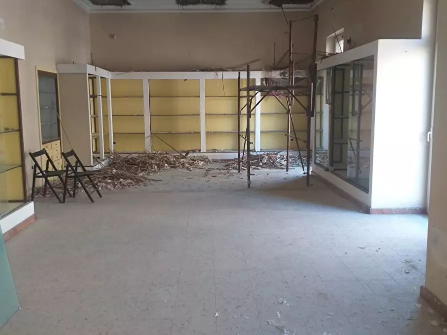 Immagine 10 di Negozio in vendita  in Viale S.Martino, 155 a Messina