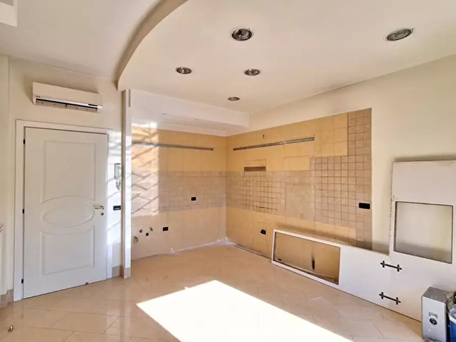 Immagine 13 di Appartamento in vendita  in Corso Campano a Giugliano In Campania