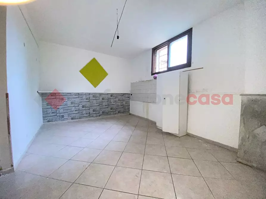 Immagine 10 di Negozio in vendita  in Via Piazza, snc a Sessa Aurunca