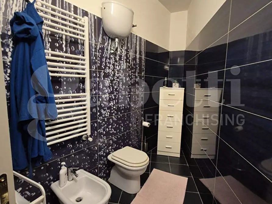 Immagine 32 di Palazzo in vendita  in Via Vesuvio a Torre Annunziata